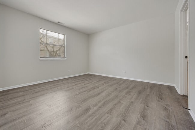 Building Photo - 527 E Shag Bark Ln