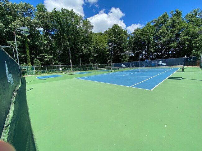 Tennis Court - 402 Green Mountain Rd