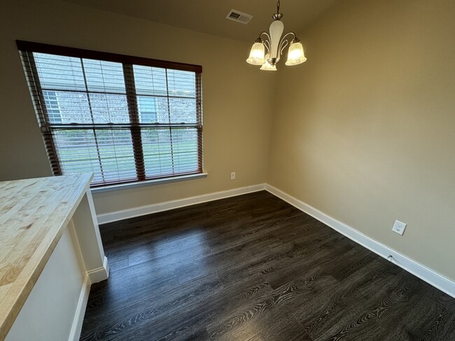 Building Photo - 2467 Bell Manor Dr SW