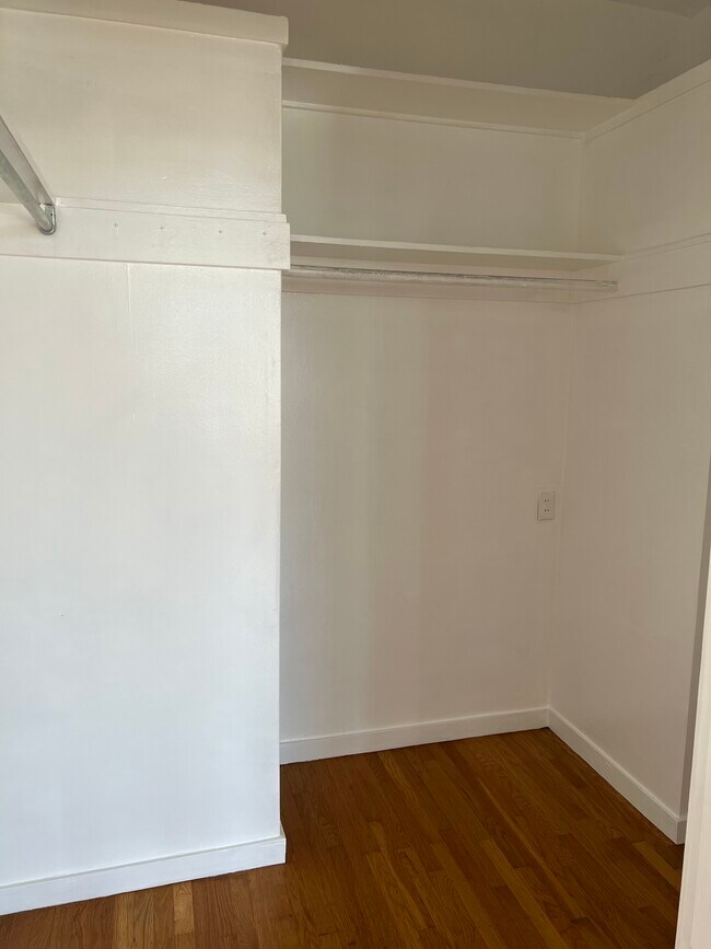 Building Photo - 2055 California St