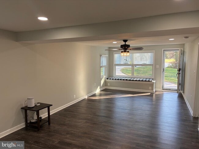 Building Photo - 1806 Johnson Rd