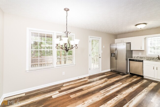 Building Photo - 260 Austin Dr