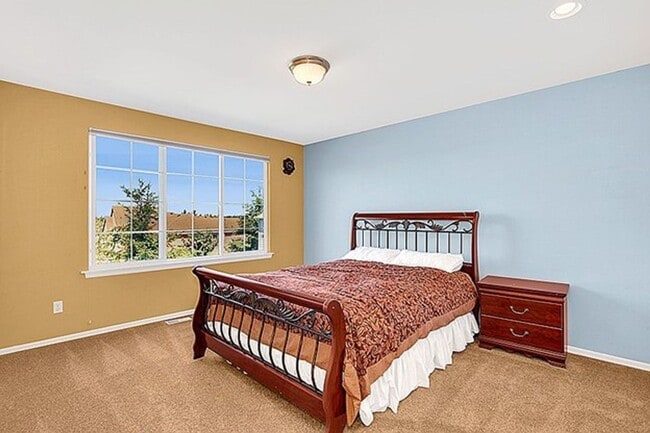 Building Photo - A Beautiful Picture Perfect Home with 4 Be...