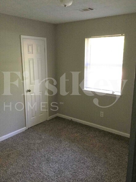 Building Photo - 3571 Orbit Ct