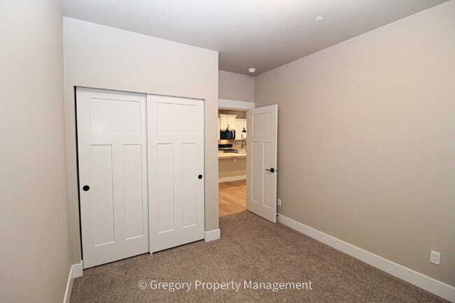 Building Photo - Brand New Spacious 5-Bedroom Retreat at Coyote Ridge 3 Full Baths 2 Car Garage 2330sf A/C Prime B...