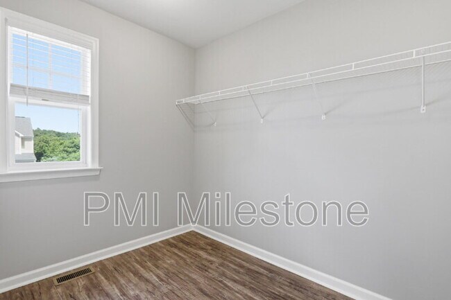 Building Photo - 371 Lookout Mountain Ct