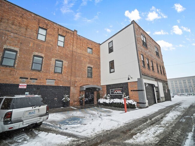 Building Photo - 165 S Post St