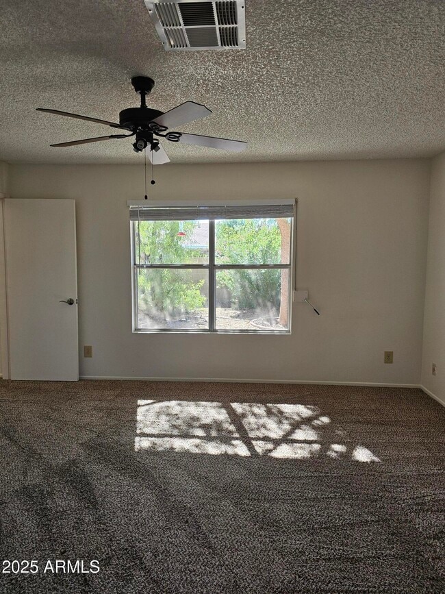 Building Photo - 4631 E Bohl St