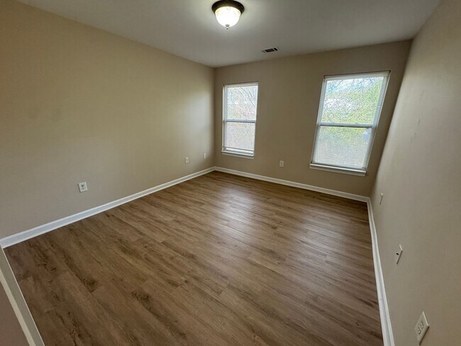 Building Photo - 17/19 Brookstone Drive