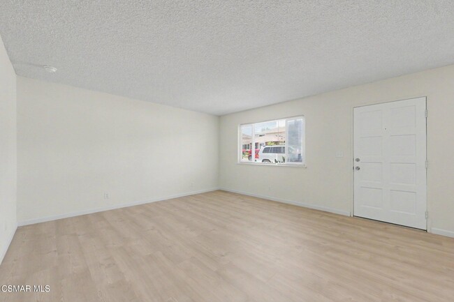 Building Photo - 1670 Calle Diamonte