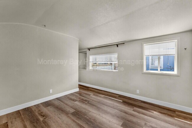 Building Photo - 227 18th St