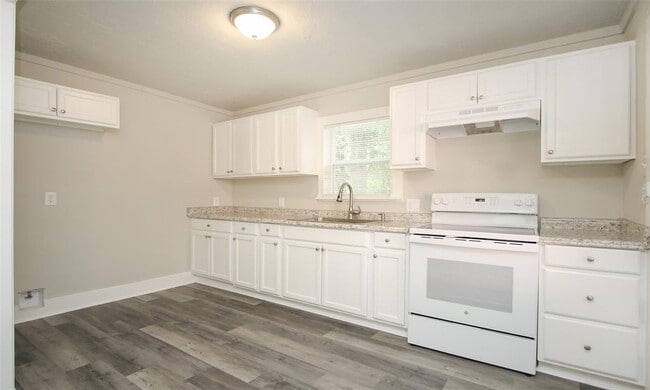 Building Photo - 4826 Larkspur St