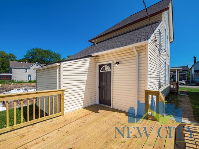 Building Photo - Renovated Spacious Two Bedroom in Franklinton