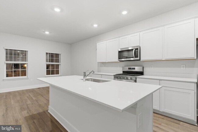 Building Photo - 5217 Water Lily Wy