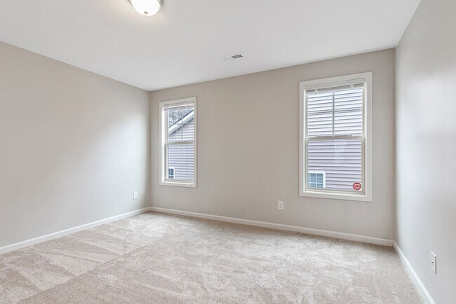 Building Photo - Great Home with Fenced Yard!