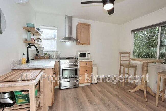 Building Photo - 6906 Pin Oak Ct