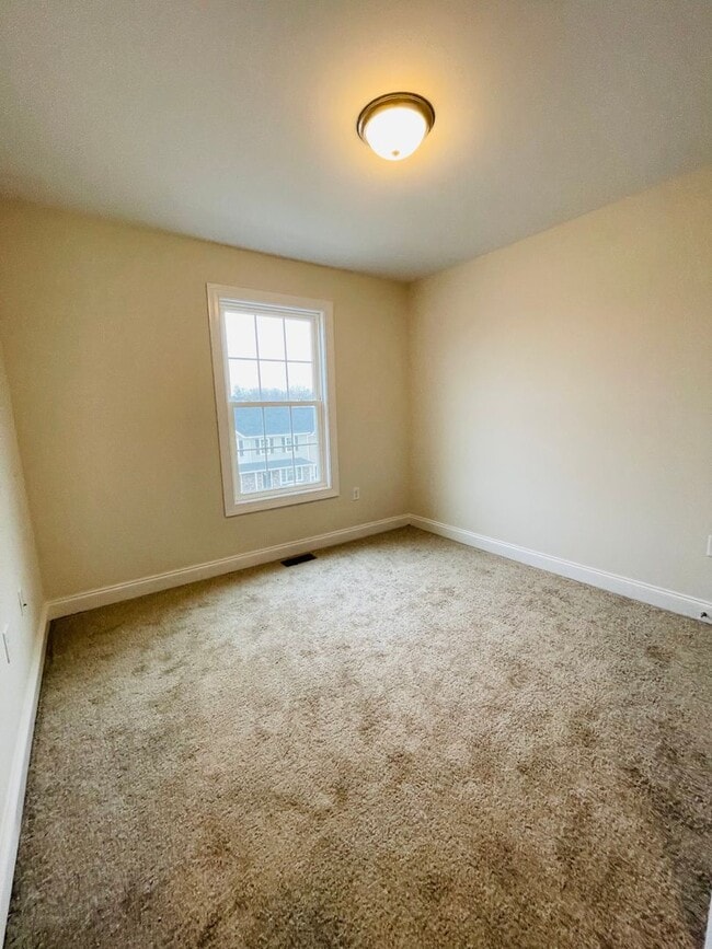Building Photo - *Crescent Ridge Townhome for Rent*