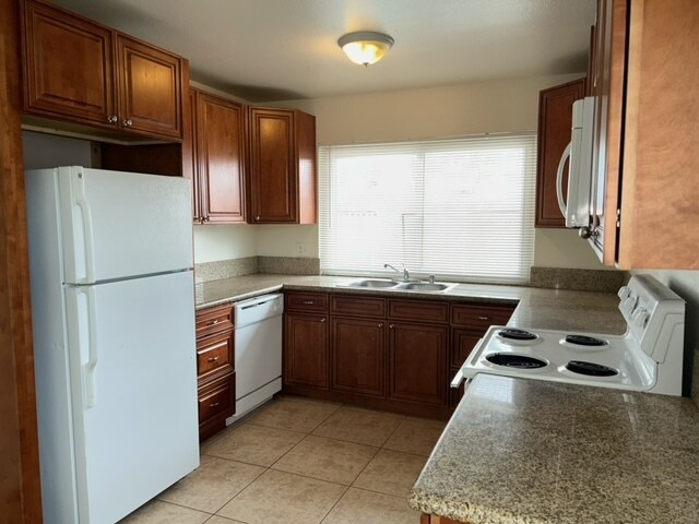 Building Photo - 4060 Oakhill Ave