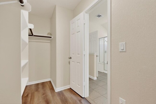 Building Photo - 18336 Friendship Hill Dr