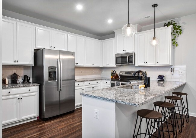 Building Photo - Modern 3-bedroom, 2.5-bath Townhouse!