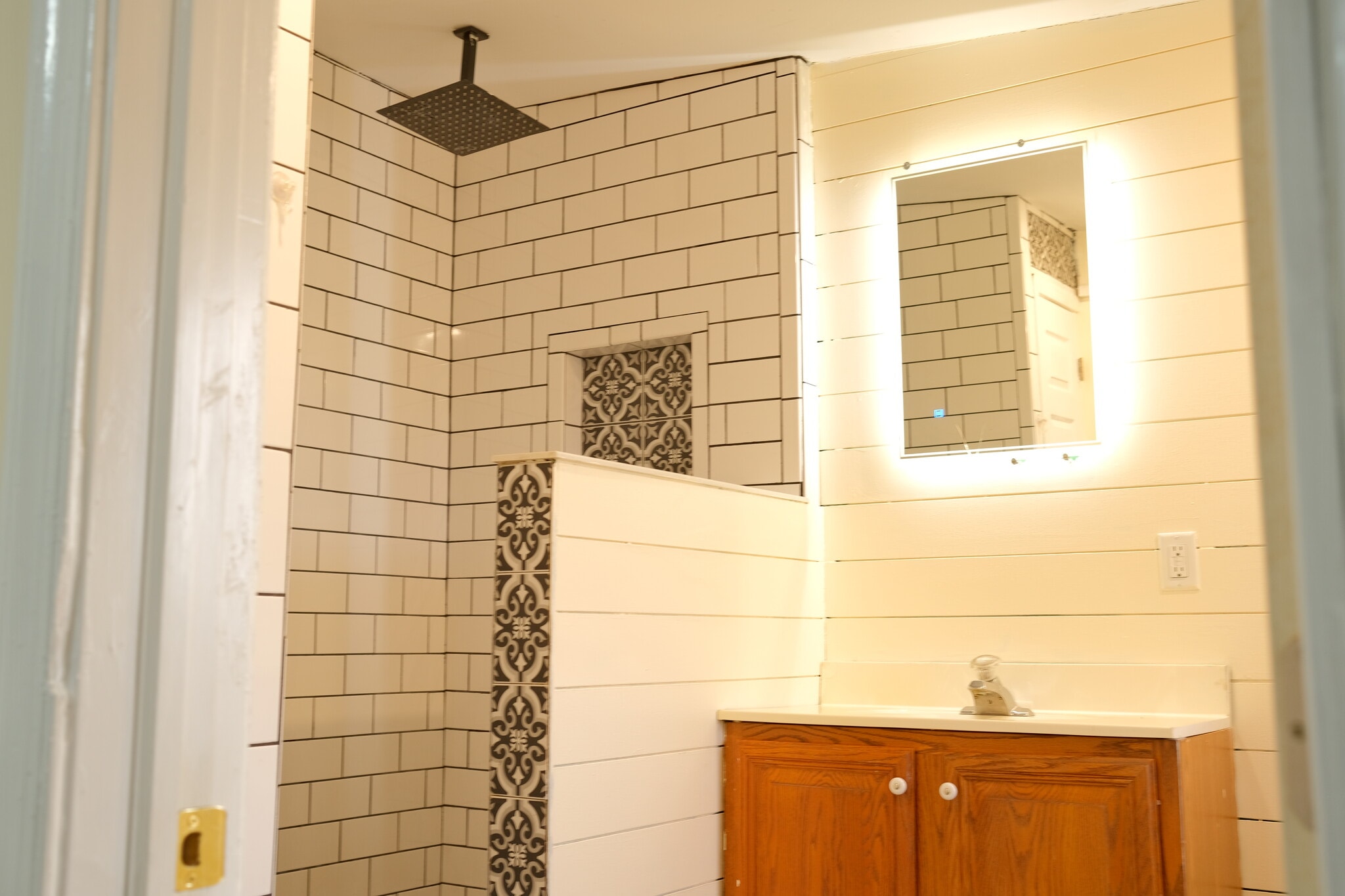 Building Photo - 1102 Lancaster Ave