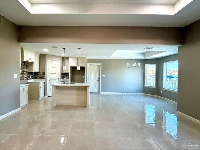 Building Photo - 19 Elmira Ave