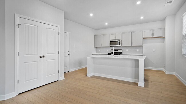 Building Photo - 130 Millbrook Dr