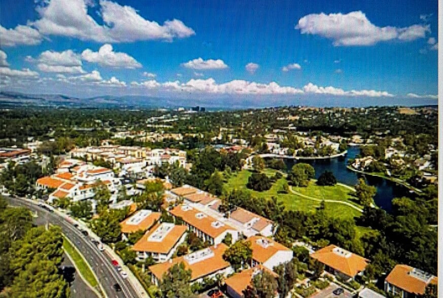 Building Photo - 4728 Park Granada