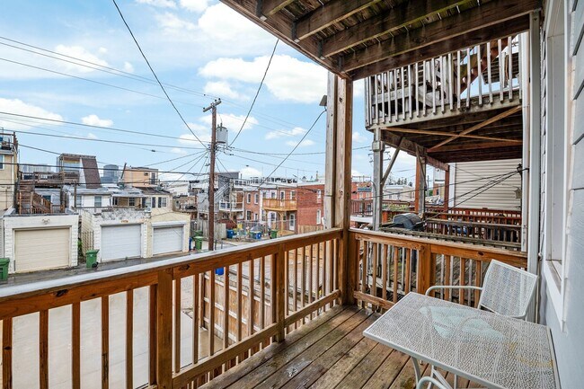 Building Photo - Gorgeous renovated home in Riverside Neigh...