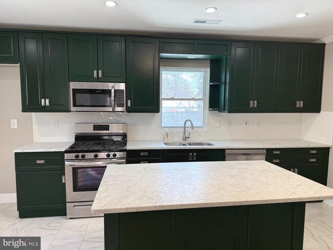 Building Photo - 7419 Farnum St