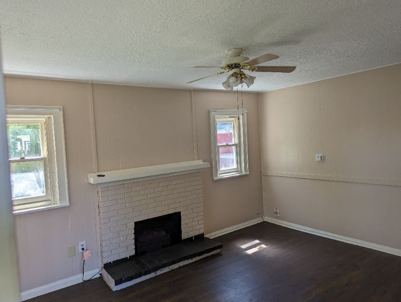 Building Photo - 2075 Berry St SE