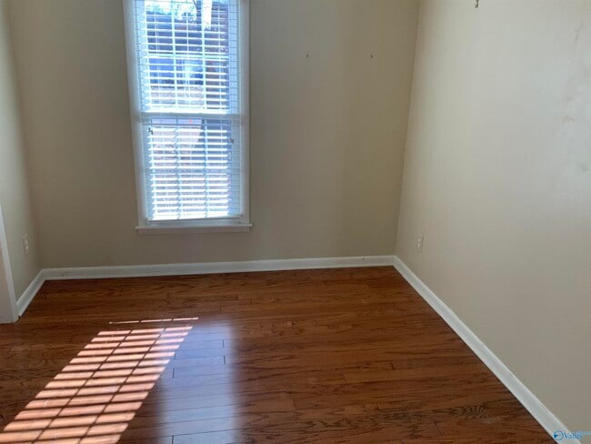 Building Photo - 2511 Galahad Dr SE