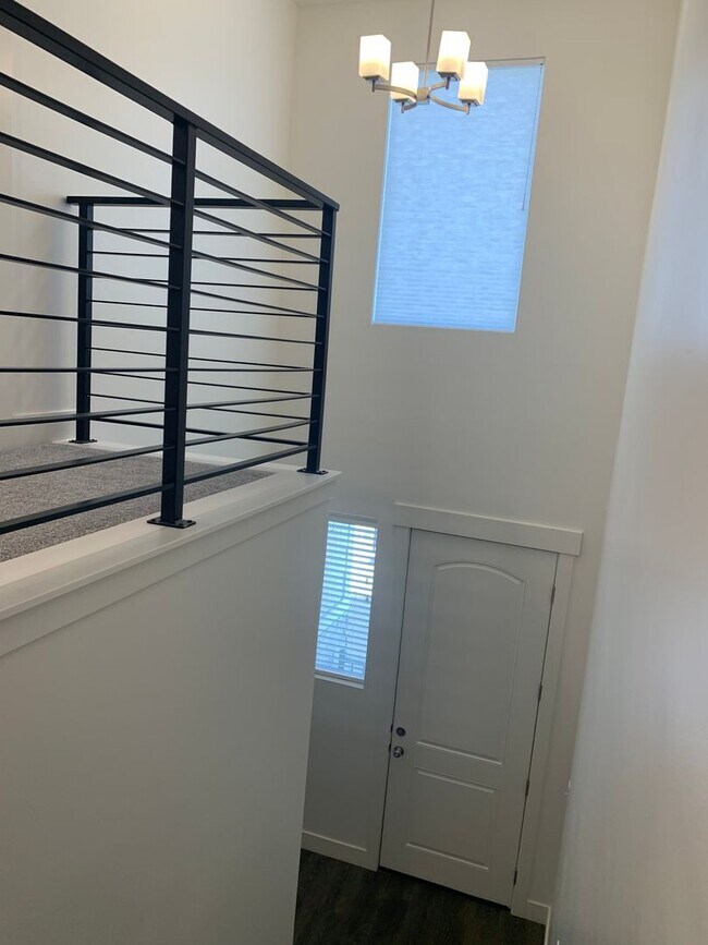 Building Photo - Beautiful Willow Point Townhome