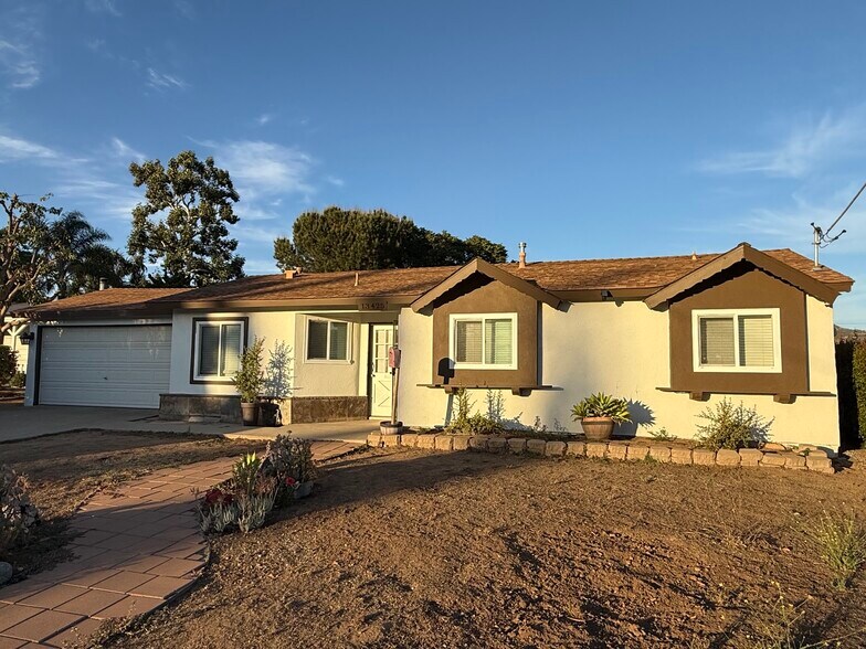 Building Photo - 13425 Standish Dr