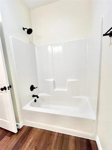 Building Photo - 327 E Nelson St