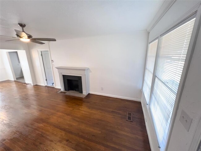 Building Photo - 2022 NW 33rd St