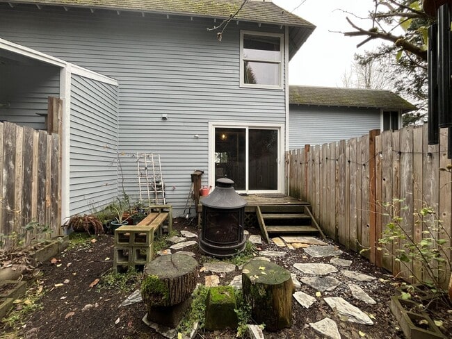 Building Photo - Cozy Portland Home with Spacious Living Room & Fenced Backyard