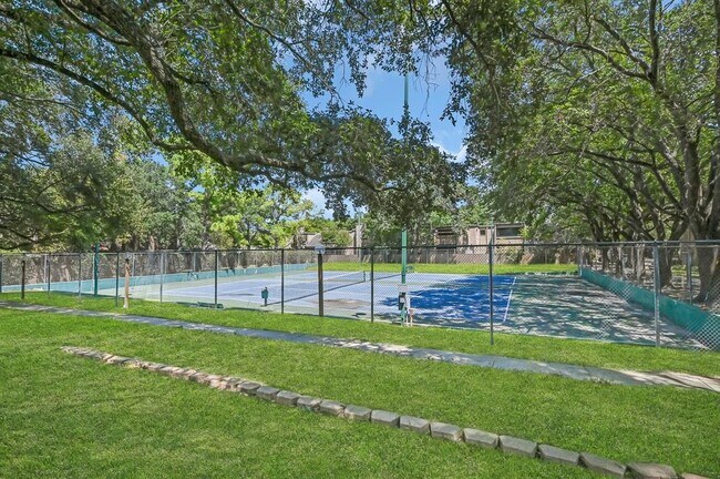 Building Photo - 11528 Riverview Dr