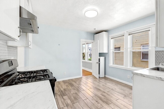 Building Photo - 72 Olney St