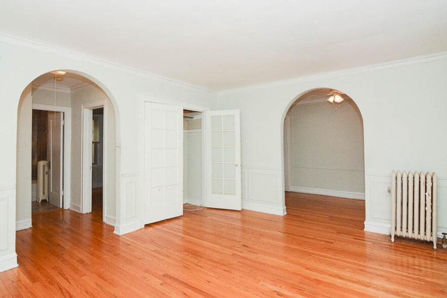 Building Photo - 547 W Surf St