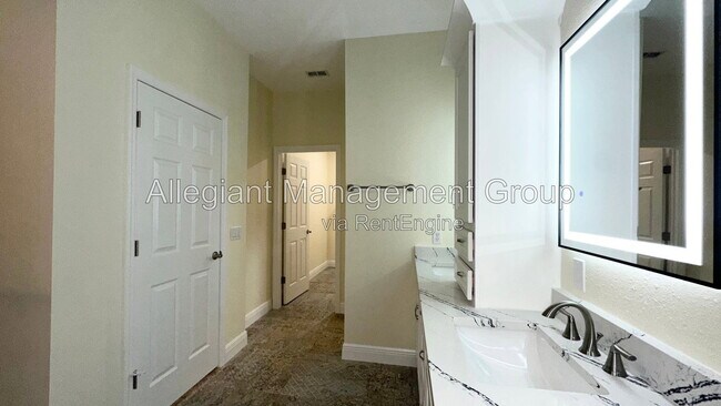 Building Photo - 1287 Glendora Rd N