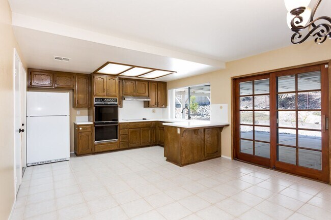 Building Photo - Traditional Home in North Fletcher Hills!