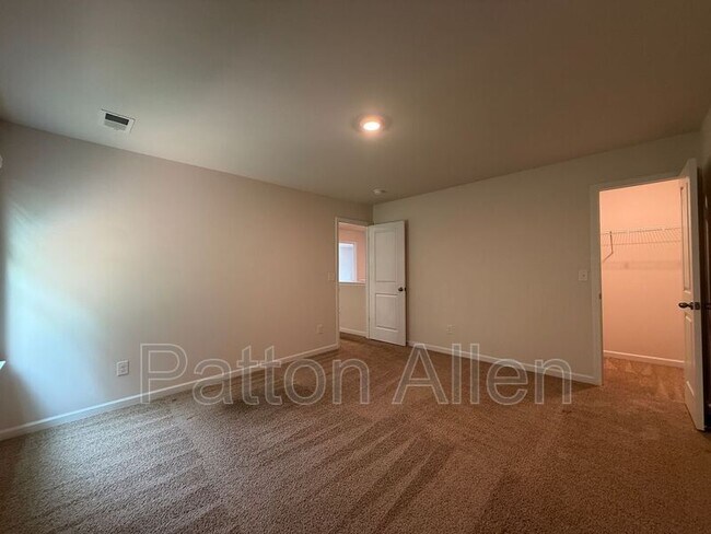 Building Photo - 138 Marathon Ln