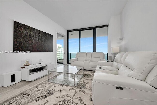 Building Photo - 480 NE 31st St