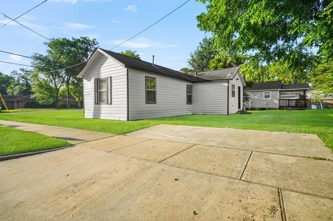 Building Photo - 2102 N Galveston Ave