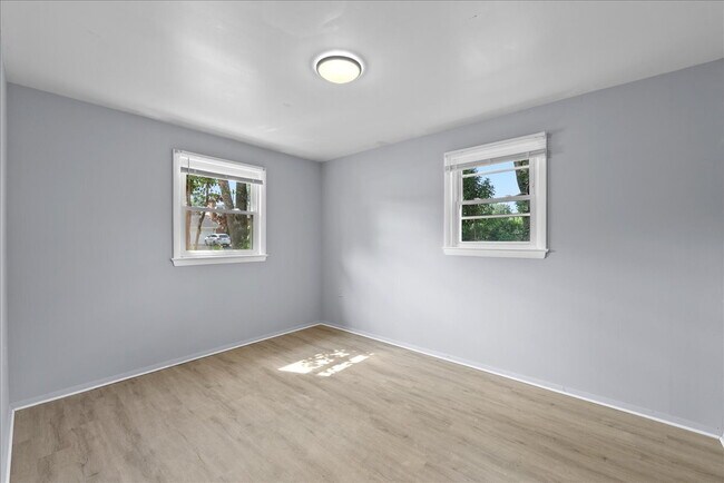 Building Photo - "Spacious 5-Bed Home with Granite Accents ...