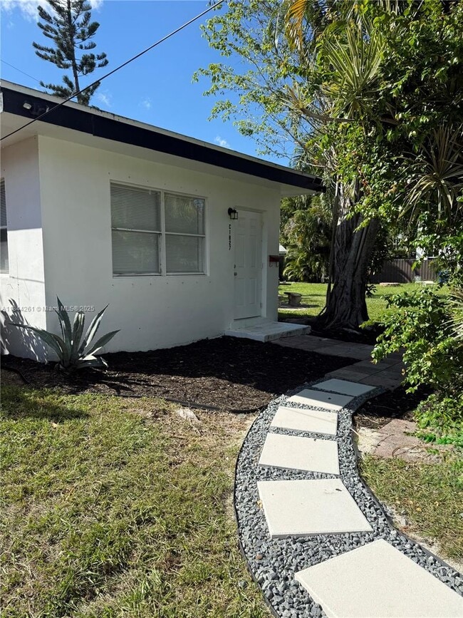 Primary Photo - 1827 N Dixie Hwy