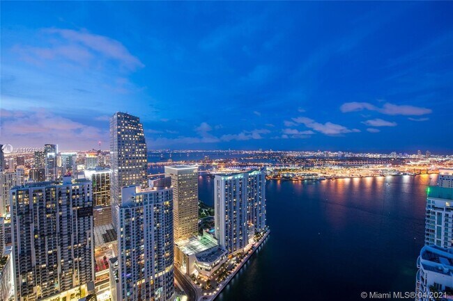 Building Photo - 475 Brickell Ave