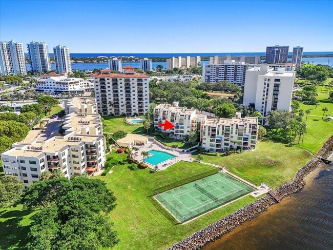 Building Photo - 364 Golfview Rd