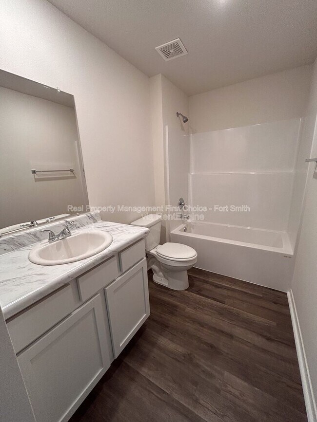 Building Photo - 10638 Cedar Wy